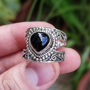Bague en argent sterling 925 avec onyx noir, faite à la main, pierre de naissance de juillet, bijou de promesse incrusté d'une pierre précieuse naturelle en onyx noir en forme de cœur - Product Image 3