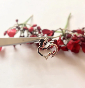 Pendentif en or massif 14 carats avec un délicat diamant en forme de poulet chrétien pour femmes, à porter tous les jours - Product Image 5