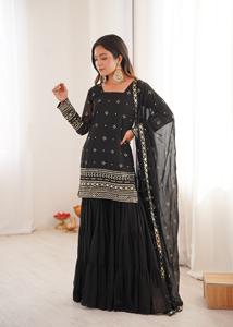 Ensemble Palazzo entièrement cousu et prêt à porter avec dupatta pour femme, haut en georgette et pantalon palazzo pour la vente à l'exportation - Product Image 3
