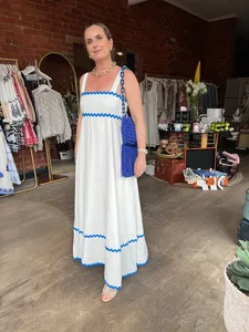 Robe Maxi d'été simple personnalisée OEM Dames Femmes Col carré blanc Sans manches Robes longues brodées décontractées - Product Image 6