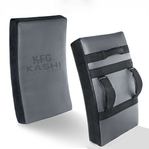 Protector de Patadas KASHI FIGHT GEAR, Cómodo y Ligero, Espuma Absorbente de Impactos, Superficie de Cuero Resistente, Seguro para Boxeo/Kickboxing - Product Image 1