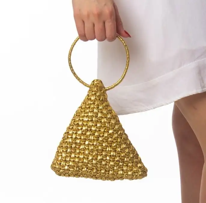 Bolso de noche de ganchillo con aspecto de cuero dorado con forma de pirámide hecho a mano único, bolso de mano para fiesta para mujer