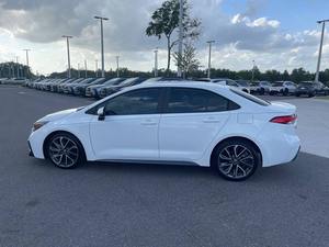 Usado cuidadosamente 2022 Toyota Corolla SE - Product Image 2