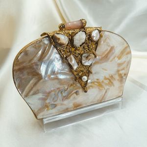 Sac à main rond de luxe fait main en corne d'animal, toucher réel, sac à main de créateur, boîte à rabat avec pompon, motifs artistiques, objet de collection - Product Image 3