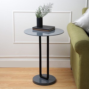 Table d'appoint minimaliste chic pour le coin du salon et de la chambre à coucher Meuble d'appoint élégant avec design fonctionnel compact et rangement - Product Image 1