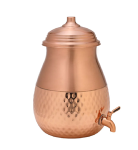 โถน้ำทองแดงตกแต่งลายตอก มีลวดลายดอกไม้สลักแบบโบราณ มีจำหน่ายในราคาขายส่ง - Product Image 4