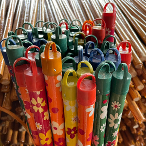 BALAI EN BOIS BÂTON DIAMÈTRE 2.2CM COULEUR FLEUR DESIGN FABRICANT de POIGNÉE DE BALAI EN BOIS + 84 961 633 908 - Product Image 1