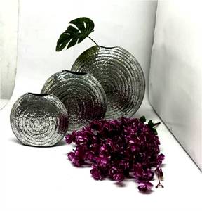 Ensemble de vases modernes en métal, finition chromée et noir mat, vase décoratif pour la maison et l'hôtel. - Product Image 5