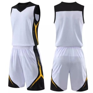Ensemble d'uniformes de basket-ball de coupe moderne Maillots et shorts légers respirants pour les équipes sportives des écoles et des clubs de jeunes - Product Image 5