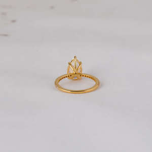 Anillo de Compromiso de Lujo Chapado en Oro de 18 Quilates con Diamante Cultivado en Laboratorio de Corte Pera, Media Eternidad con Diamantes Laterales de Corte Redondo, Regalo Sorpresa - Product Image 4