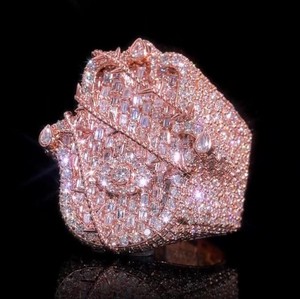 Anillo de lujo para hombre, diseño de mano de Hamsa personalizado, chapado en rodio sobre plata de ley 925, con diamantes de moissanita VVS brillantes. - Product Image 1