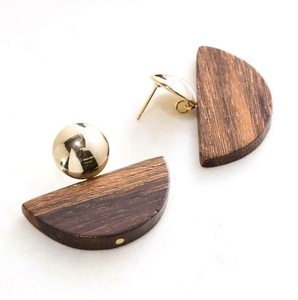 Boucles d'oreilles en bois pour femmes Bijoux traditionnels - Product Image 1