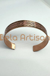 Pulsera de cobre Brazalete ancho antiguo con hermoso diseño y cierre magnético de canal Pulsera curativa de cobre artesanal Bela - Product Image 2