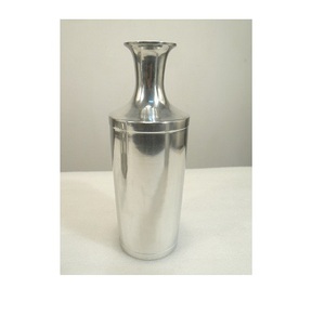 Vase à fleurs en aluminium martelé à long col - Product Image 4