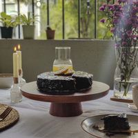 Support à gâteau artisanal en bois de manguier pour servir des desserts écologiques, des arrangements de buffet de fête ou des idées de cadeaux charmants