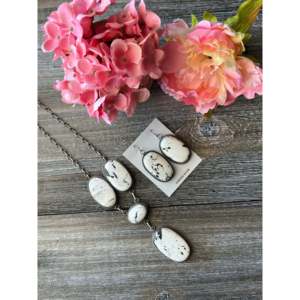 Ensemble de bijoux fins en argent sterling et buffle blanc Navajo, comprenant un collier et des boucles d'oreilles - Product Image 5