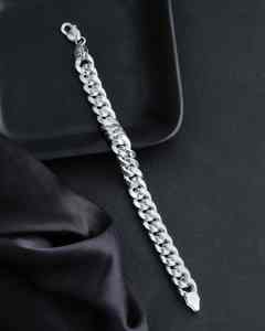 สร้อยข้อมือเครื่องรางสีเงินของผู้ชายที่สง่างาม - Product Image 1