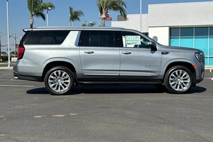Im Besitz 2024/2025 GM-C Yukon XL Denali RWD <span class=keywords><strong>Truck</strong></span> Gebrauchtes elektrisches <span class=keywords><strong>Auto</strong></span> mit Ledersitzen Panorama Schiebedach links Lenkung - Product Image 2