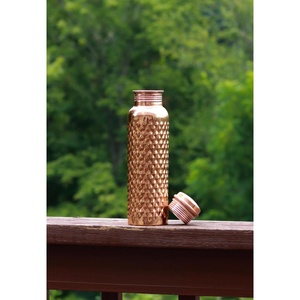 Ayurveda nouvelle bouteille d'eau en cuivre pur de conception hydraulique avec couvercle flacon étanche pour bouchon de fitness inclus - Product Image 1