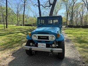 รถแลนด์ครุยเซอร์ FJ43 ปี 1977 ขับเคลื่อน 4 ล้อ SUV พวงมาลัยซ้าย เกียร์ธรรมดา รถคลาสสิกวินเทจ สำหรับขับขี่ออฟโรด คุณภาพส่งออก ทนทาน ใช้งานได้หลากหลาย - Product Image 2