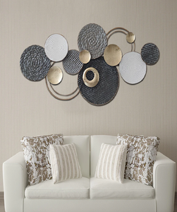 Tenture murale en métal avec grande crème, or grappe florale, fleurs et feuilles en métal texturé, disponible au prix de gros. - Product Image 4