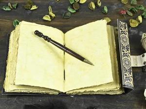 Este es un diario de cuero hecho a mano con un diseño único de LONG LIVE COWGIRLS en la portada. El diario presenta una hermosa combinación - Product Image 4