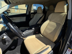 SUV Compacto de Lujo Usado, Motor de Aspiración Natural, 7 Plazas, Alta Potencia, 4 Puertas, Automático, Modelo 2024, en Excelentes Condiciones - Product Image 2