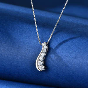 Collar con Colgante de Plata de Ley 925 de Alta Calidad para Mujer, Cadena de Caja de 2 mm-3,5 mm, Moissanita D VVS1, Curva, Elegante y Estilizado - Product Image 4