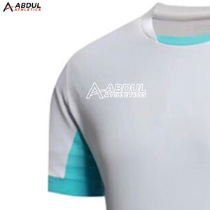 Ensemble de tenue de football pour hommes, maillot et short respirants, coupe confortable, matériau durable pour les longues séances en plein air - Product Image 6