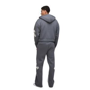 ชุดกีฬาผู้ชายสีเทาเสื้อมีฮู้ดแบบซิปลายกราฟิกมีซิปเสื้อครอปพร้อมกางเกงขาบานผ้าฟลีซชุดสตรีทแวร์เนื้อนุ่มระบายอากาศได้ดี - Product Image 2