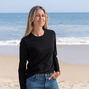 Camiseta de Manga Larga Negra para Mujer, 100% Algodón Orgánico de Lujo, Preencogido, Certificado GOTS, Ajuste Clásico, Suave y Premium - Product Image 6