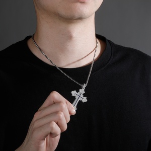 Luxus Kreuz Anhänger Halskette mit funkelnden Zirkonia vergoldeten religiösen Schmuck für Männer und Frauen Kruzifix Charm - Product Image 3