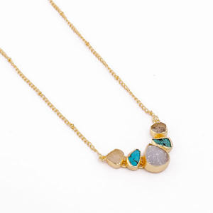 Collar de piedras preciosas Druzy azul turquesa chapado en oro de diseñador, cadena de eslabones cómoda, regalo de perlas en forma de corazón para mamá, latón hecho - Product Image 4