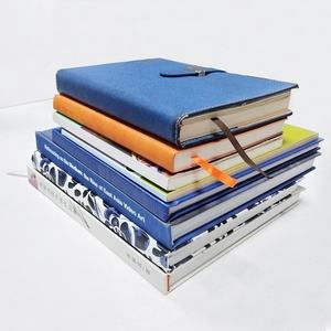 Personalización Profesional de Libros con Cubierta Dura y Cintas para Marcadores, Disponible para Estampado en Caliente y Grabado con Impresión UV - Product Image 1