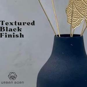 Vase en métal r avec pot de fleurs artisanal au design gaufré pour la décoration de la maison moderne accent de table de mariage et d'événement - Product Image 2