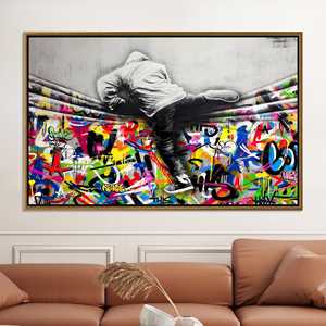 Affiche sur toile imprimée Urban Graffiti Climber - Décoration moderne et jeune, toile encadrée en or - Product Image 1
