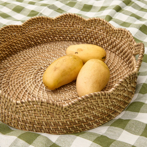 Plateau de rangement rond en rotin avec bord ondulé, design bohème, pour organiser la table, matériau naturel non fini, à un seul niveau - Product Image 3