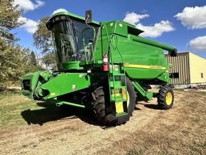 Cosechadora Agrícola Usada JOHN DEERE y Case IH 9230 y 8240 de 4 Filas para Maíz de Alta Capacidad - MASSEY FERGUSO - Product Image 2
