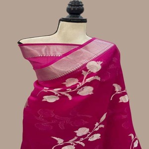 Sari VASTRA COTTAGE de Algodón Muga Suave de Primera Calidad con Tejido de Pato, Borde de Zari con Diseño de Loto en Toda la Prenda, Blusa con Tejidos de Loto en Contraste - Product Image 6