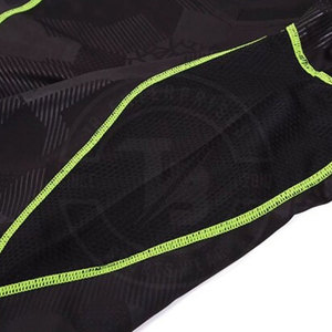 Uniforme de Fútbol Profesional Personalizado con Diseño y Logotipo, 100% Poliéster, Secado Rápido, Ropa Deportiva Cómoda - Product Image 4