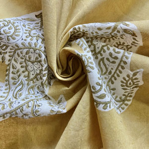 Tissu en coton imprimé à la main, base moutarde, motif Paisley Buta - Product Image 1