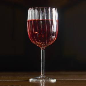 Ensemble de verrerie transparente faite à la main en forme de diamant Radiant Premium Designer Verre à vin rouge 425ml Collection de luxe moderne - Product Image 2