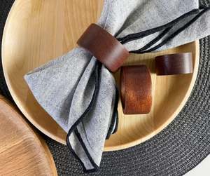 Ensemble de ronds de serviette en bois artisanal classique 6 décor de Table pour les dîners rond de serviette en or cuisine personnalisée - Product Image 5