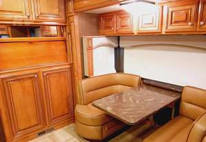 BAJO KILOMETRAJE 2016 MOTOR COACH 40DX CLASE DE LUJO A 40FT AUTOCARAVANA, CON COCINA COMPLETA Y TRAJE KING PARA VIDA DE CARRETERA DE LUJO - Product Image 5