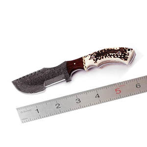 Couteau de chasse en acier Damas de qualité d'exportation, lame pleine, couteau de camping en plein air, couteau de chasse classique fait à la main - Product Image 1