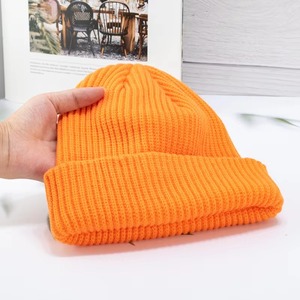 Venta al por mayor de acrílico fluorescente de punto Beanie hombres y mujeres Otoño Invierno OEM Skullcap Plain Color sólido sombrero sportwear Beanie gorras - Product Image 1