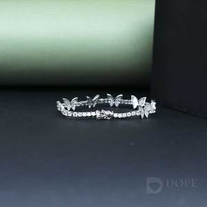 Pulsera de diamantes mariposa para mujer en oro macizo de 18kt con diseño exclusivo y para cada destino - Product Image 3
