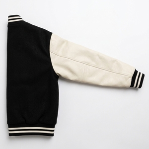Chaqueta de Béisbol Clásica con Capucha ONEAPEX Negra y Blanca Personalizada, Mangas de Lana y Cuero, Invierno, Fabricante OEM ODM - Product Image 4