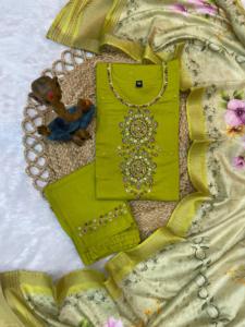 Soie Viscose de qualité supérieure avec fil à broder travail pantalon Kurti et Dupatta femme fabricant de mode de Surat - Product Image 6