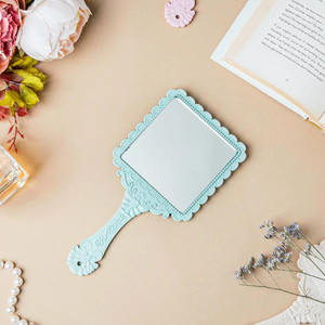 Miroir à main Décoration murale élégante pour toute pièce Miroir moderne Design élégant et contemporain pour les intérieurs de maison - Product Image 3